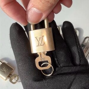 Louis Vuitton Padlock & Key Set #305
